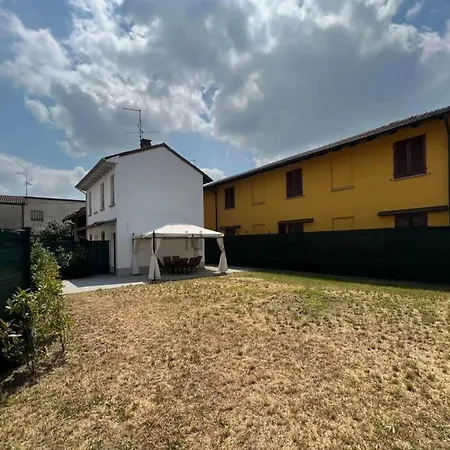 Villa Centro Con Giardino Garlasco